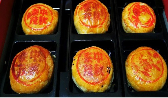 中秋传统月饼供品